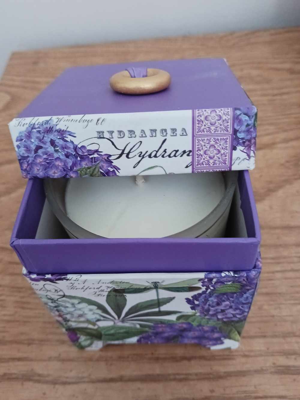Hydrangea Scented Candle in Purple Gift Box